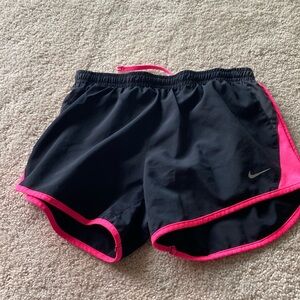 Girls M Nike shorts. Lined